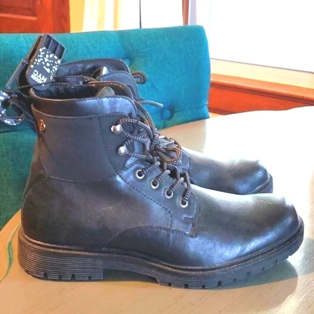 Madden NYC -Mens Black leather Moto Grunge Boots  Side Zip Lug Sole New! Sz.9